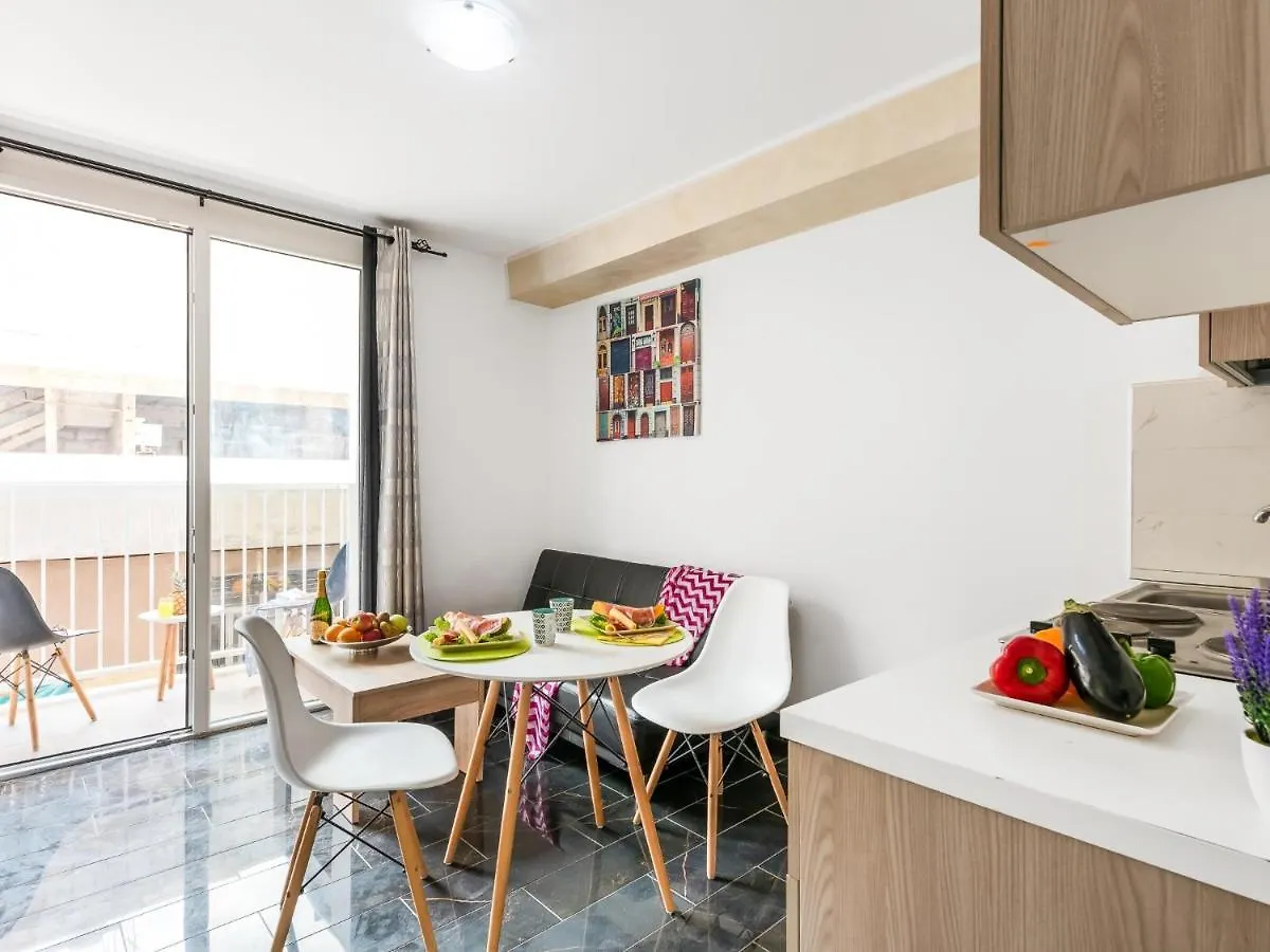 1B Sofia Accommodation Close Services Sea, Wifi! Arona