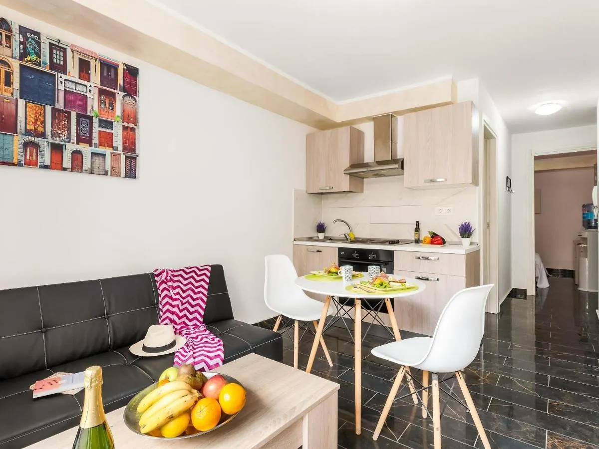 Apartment 1B Sofia Accommodation Close Services Sea, Wifi! Arona